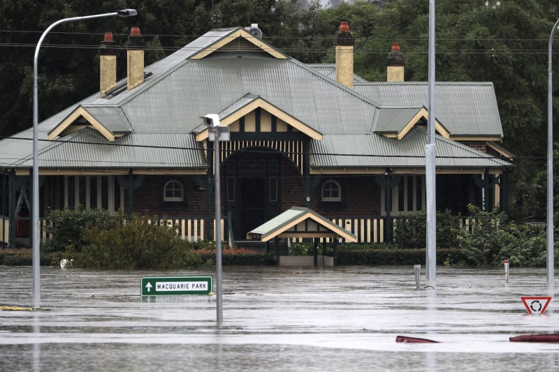 Vytrvalé deště způsobily v Austrálii masivní záplavy.