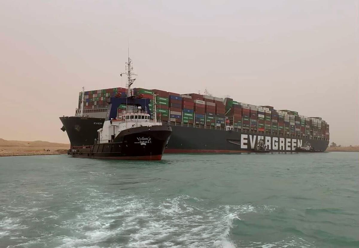 Majitelé lodi Ever Given se dohodli se správou Suezu, loď odpluje ve středu.