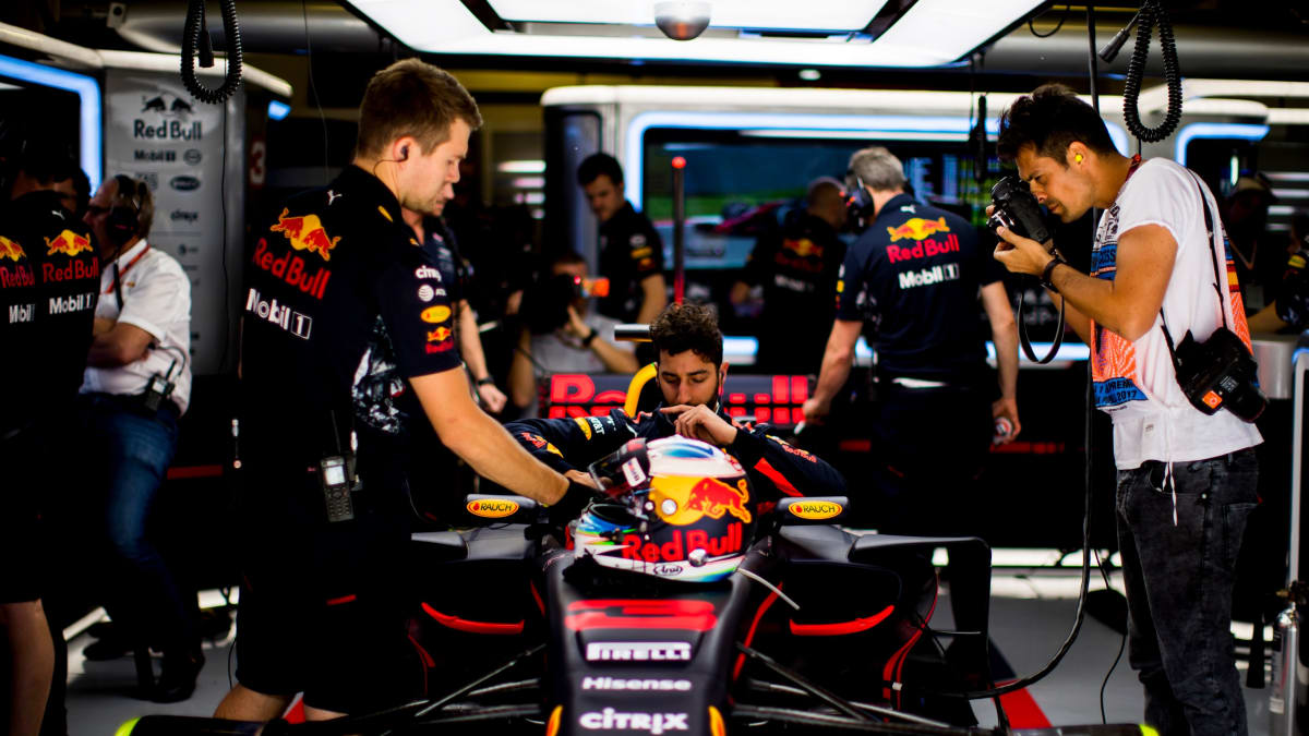 Vladimír Rys (vpravo) fotí Daniela Ricciarda ještě v době, kdy pilot jezdil za Red Bull. Australana považuje český fotograf za jednoho z největších sympaťáků formule 1.