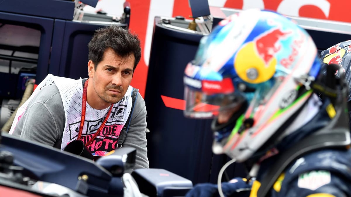 Od roku 2010 Vladimír Rys naplno spolupracuje se stájí Red Bull. Říká, že v začátcích bylo poměrně těžké získat si v týmové garáži respekt.