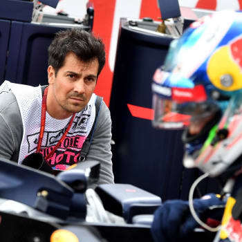 Od roku 2010 Vladimír Rys naplno spolupracuje se stájí Red Bull. Říká, že v začátcích bylo poměrně těžké získat si v garáži stáje respekt.
