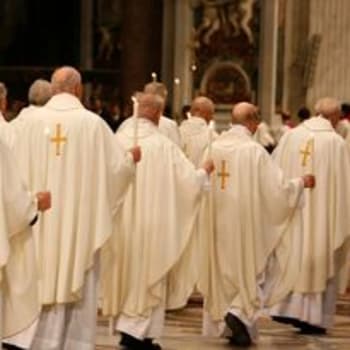 Zneužívání dětí duchovními: Papež František potrestal dva polské arcibiskupy