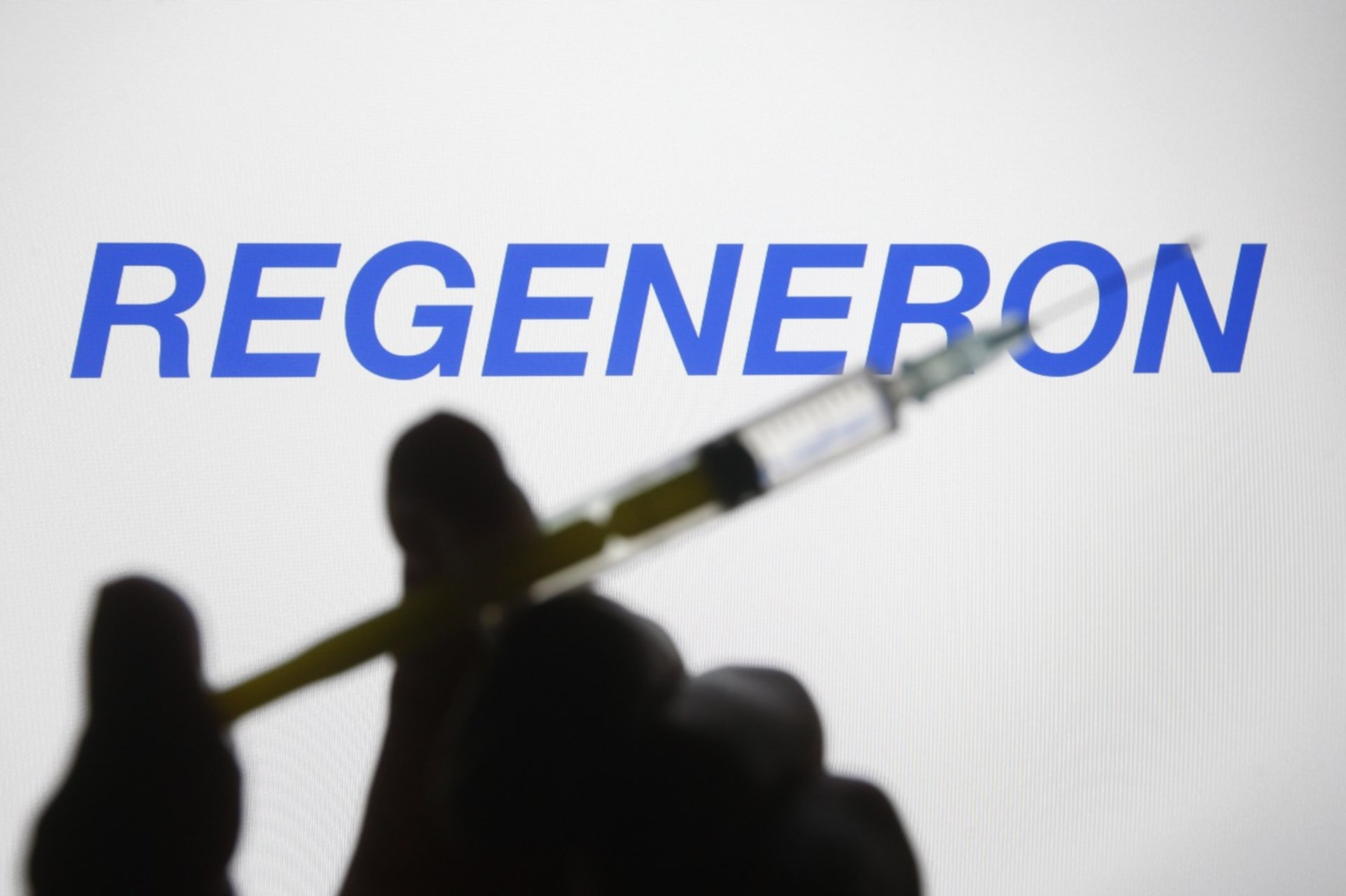 Lék od firmy Regeneron, který je určený na léčbu koronaviru, mají od úterý k dispozici fakultní nemocnice v Brně a Praze.