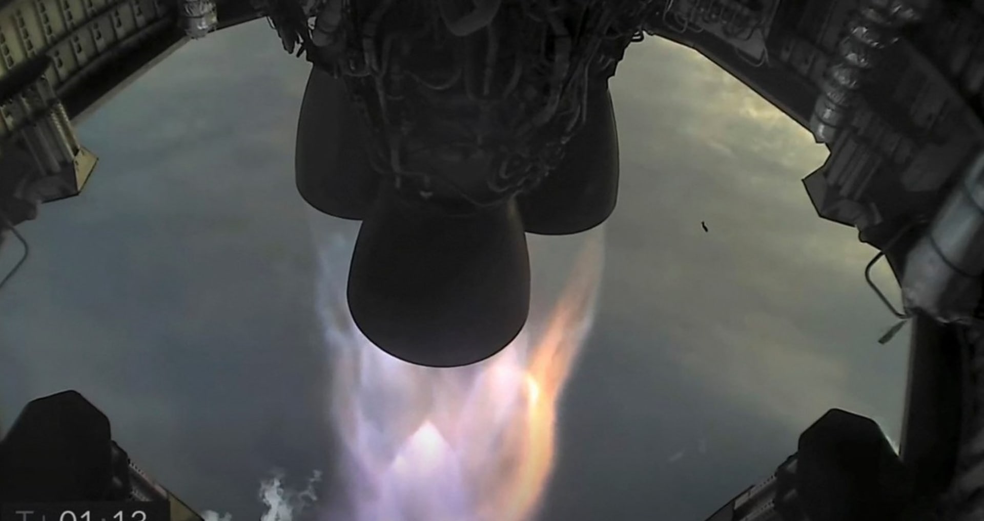 Start rakety Starship ještě nahrávala kamera, poté přenos skončil.