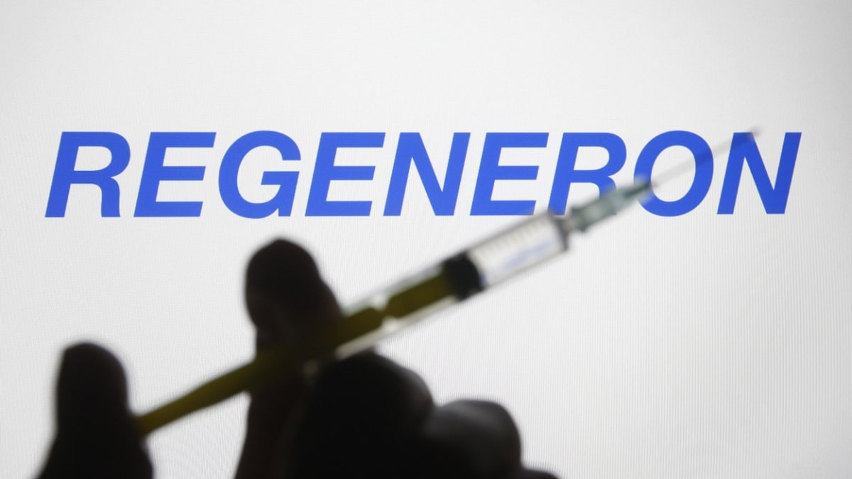 Lék od firmy Regeneron, který je určený na léčbu koronaviru, mají od úterý k dispozici fakultní nemocnice v Brně a Praze.