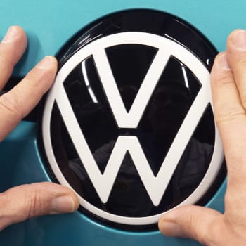 Dokončovací proces montáže elektromobilu od Volkswagenu