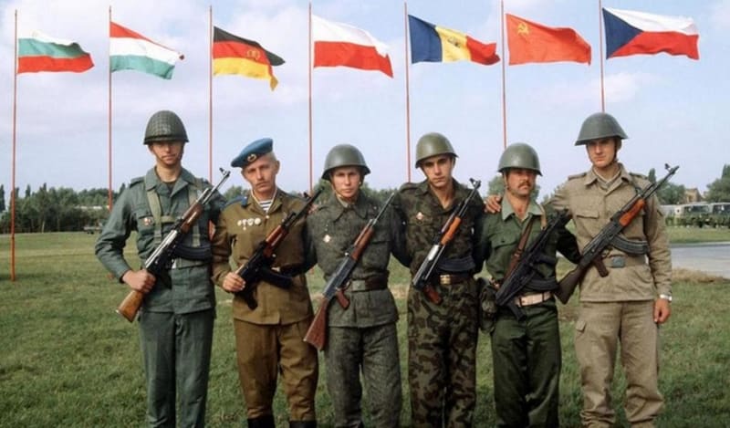 Dobová momentka spřátelených armád Varšavské smlouvy