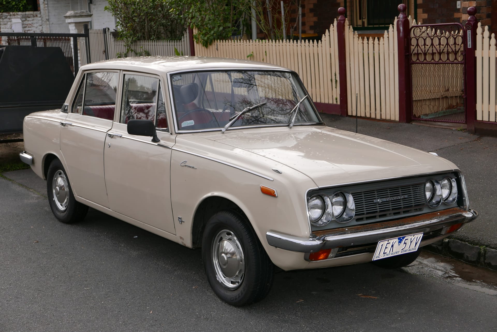 Právě tato generace Corony se v letech 1969–1971 dovážela i k nám. Jednu měl dokonce Gustáv Husák.