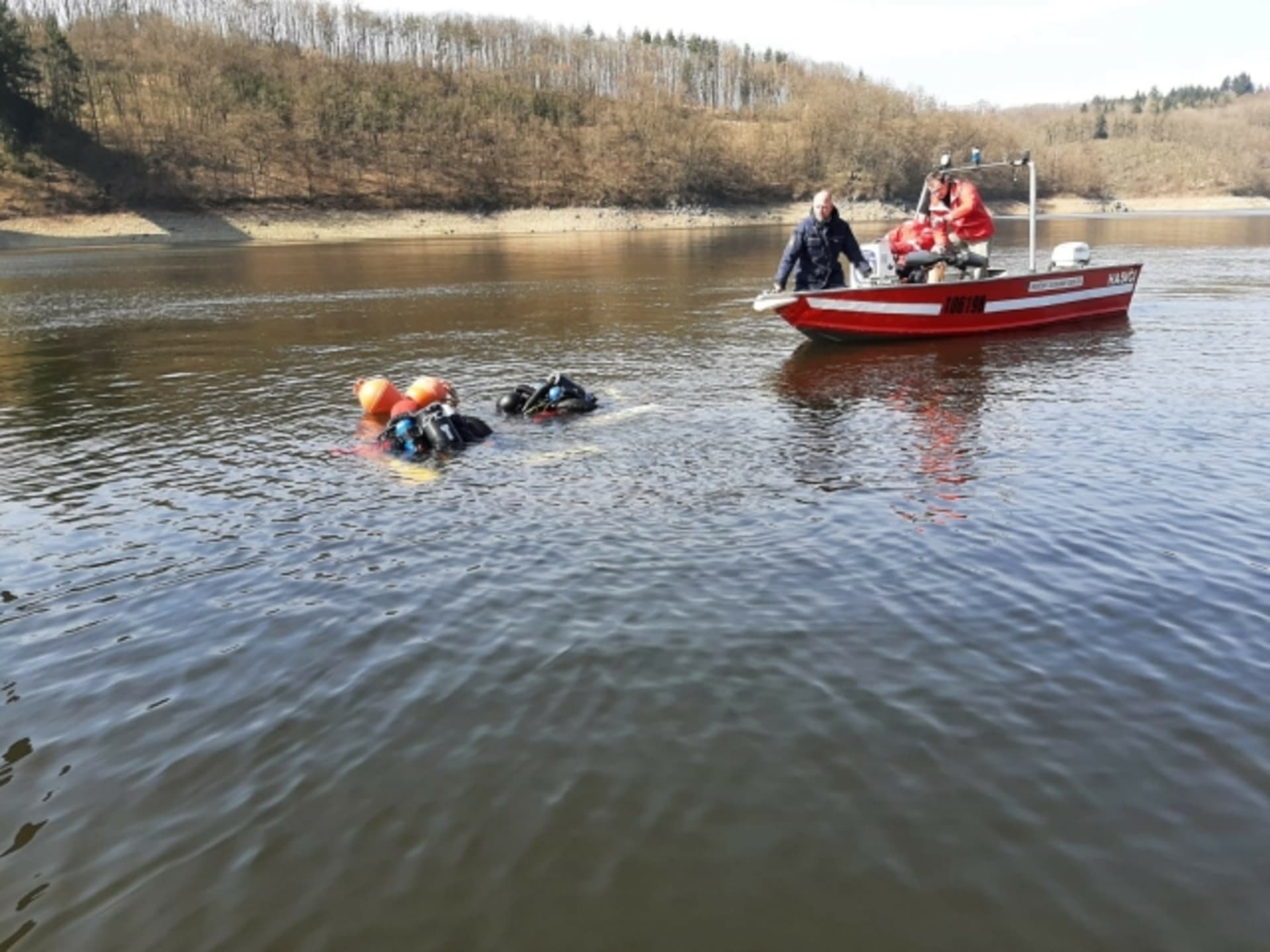 Potápěči nalezli v březnu v orlické přehradě na Písecku ostatky dvou lidí.