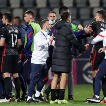 V závěru zápasu mezi Chorvatskem a Anglií na mistrovství Evropy do 21 let se strhla šarvátka. Podle Angličanů při ní mělo dojít na rasismus.