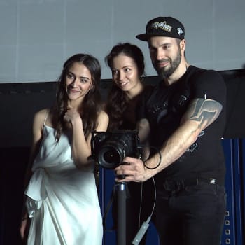 Zpěvák Václav Noid Bárta si v době covidu stoupá za kameru. Momentálně natáčí videoklip herečce Evě Burešová.