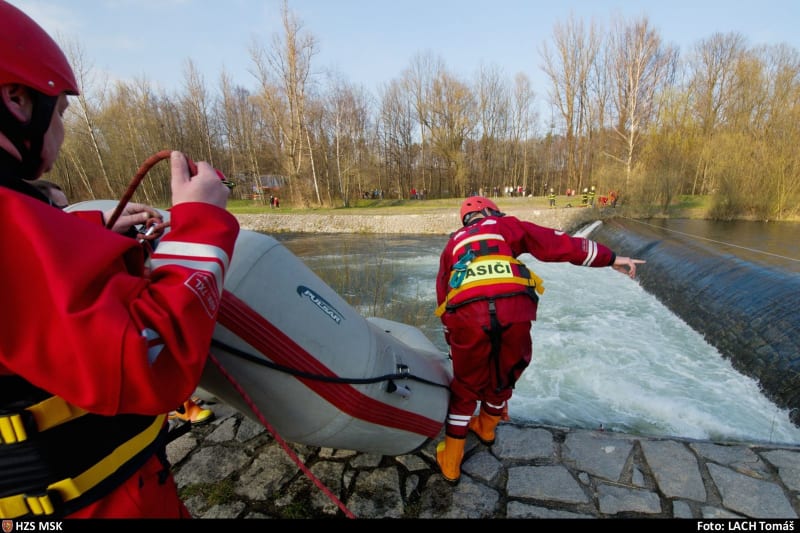 Splav řeky ve Frýdlantu nad Ostravicí je velmi nebezpečný.