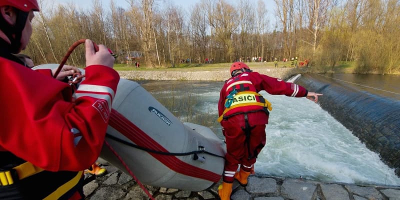 Splav řeky ve Frýdlantu nad Ostravicí je velmi nebezpečný.