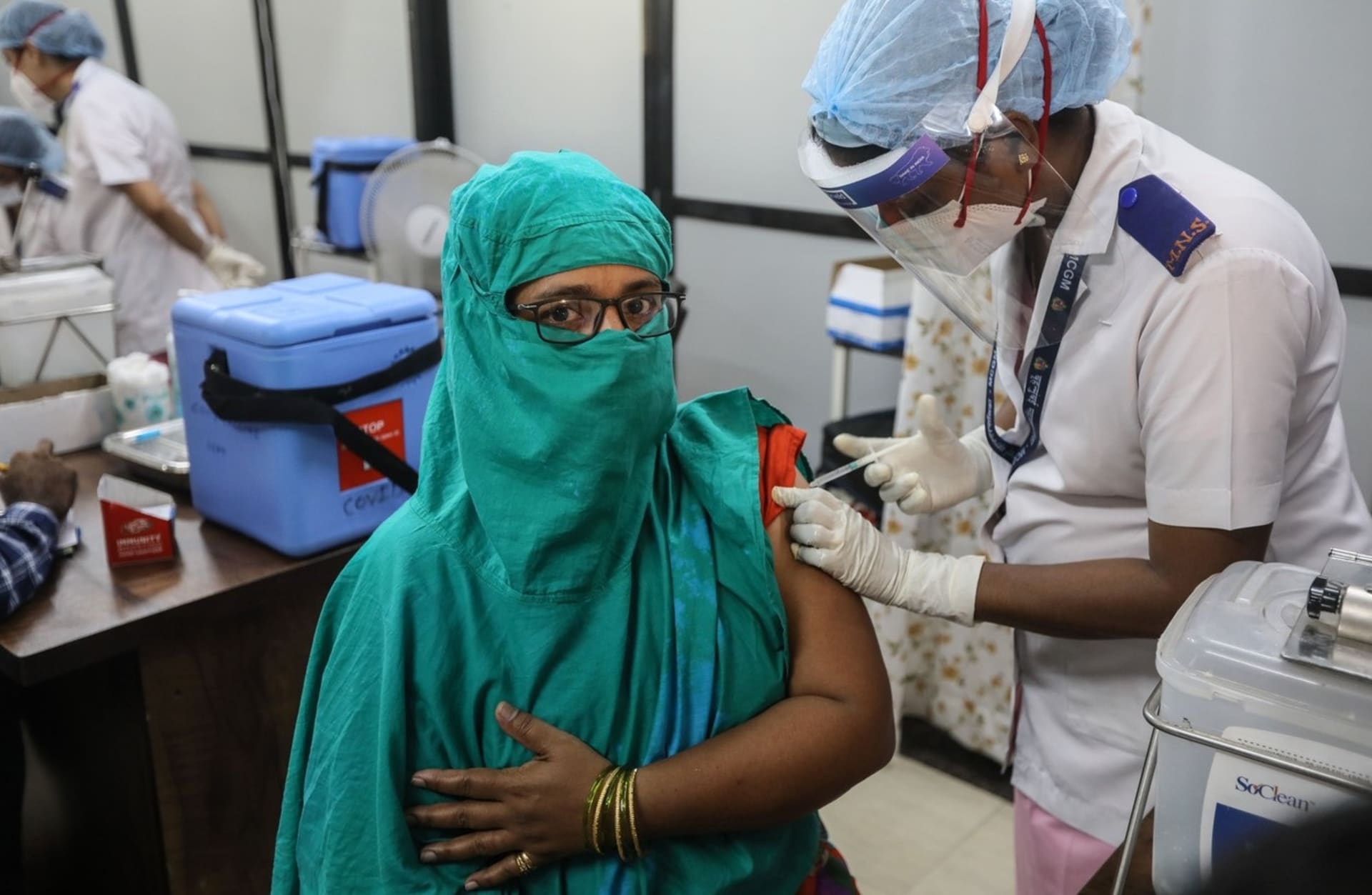Očkovací centrum v indické Bombaji
