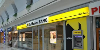 Raiffeisenbank zavádí založení účtu on-line a výběr z bankomatů po celém světě zdarma