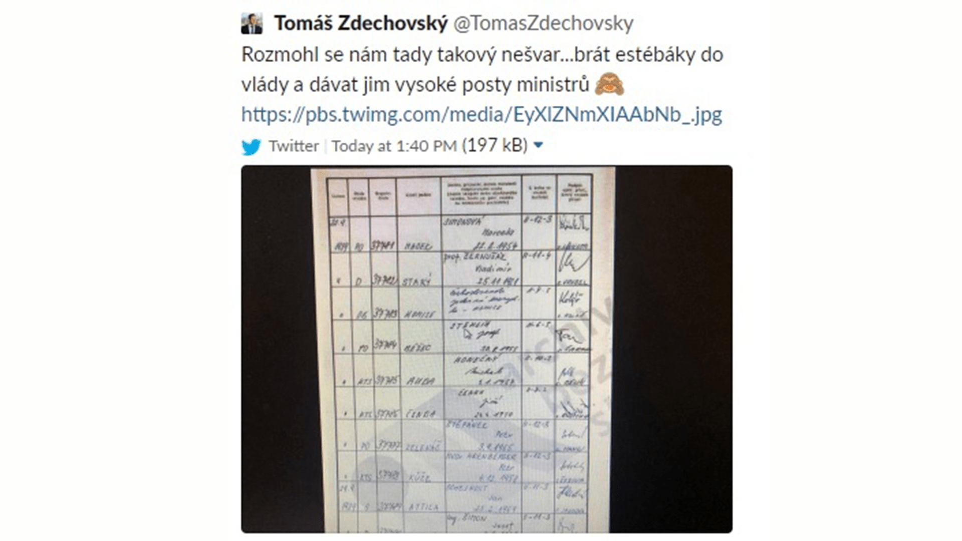 Příspěvek Tomáše Zdechovského na Twitteru, kde ukazuje jméno Petra Arenbergera ve spisu StB. 