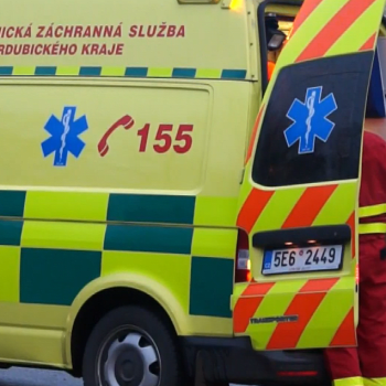 Při tragickém střetu osobního a nákladního vozu u Let na Písecku zahynuli dva lidé, řidič nákladního vozidla byl převezen do nemocnice. (ilustrační snímek)
