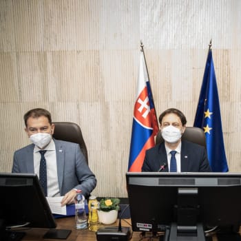 Slovenský kabinet nového premiéra Eduarda Hegera (uprostřed)