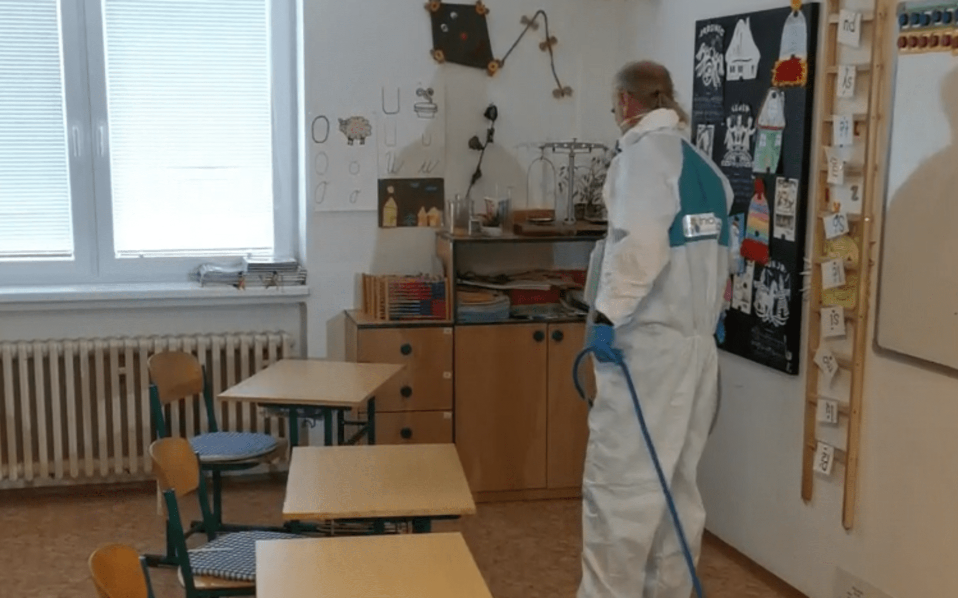 Nástřiky sloužící k samodezinfekci ve školách rozhádaly radnici v Prostějově a opozici.