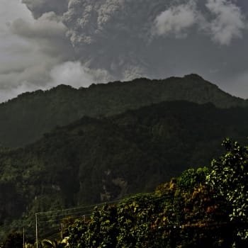 Karibský vulkán La Soufrière hrozí dalším výbuchem