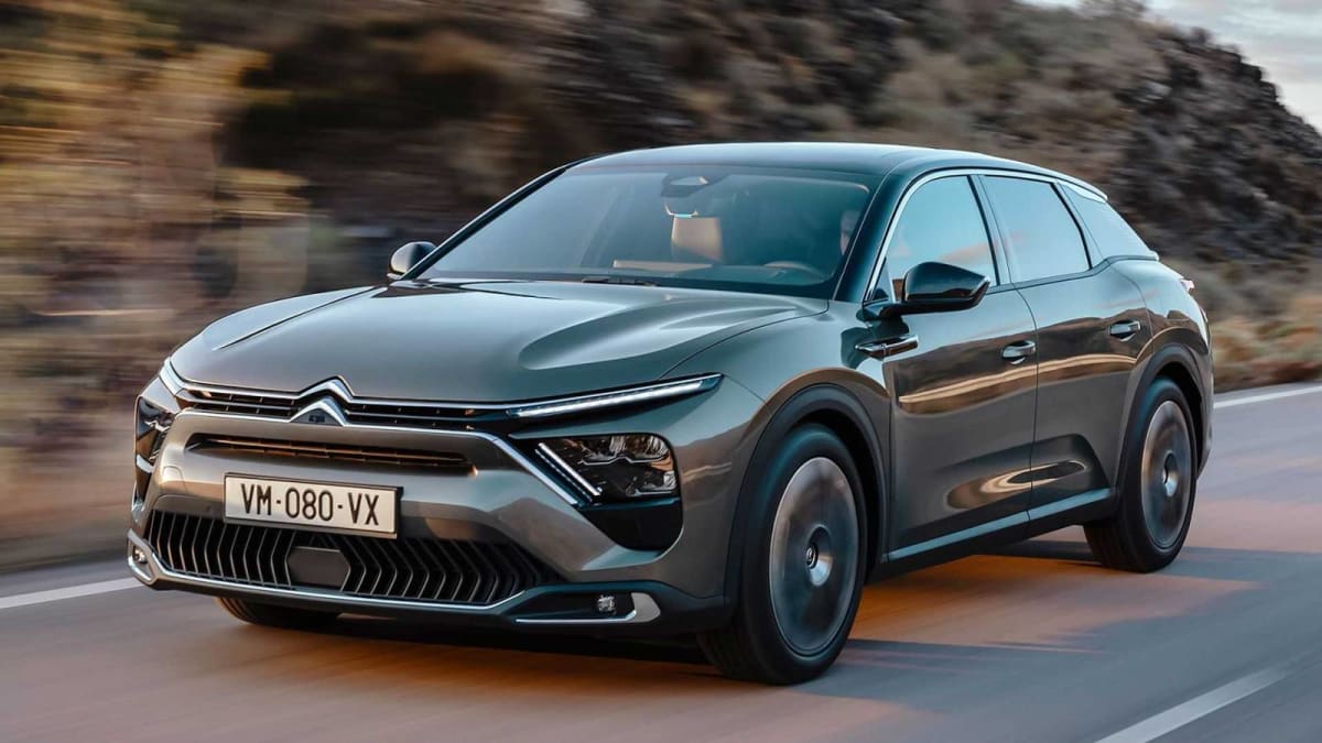 Nová C5 hlásí návrat k tomu, co Citroën v dobách minulých vždy zdobilo – nadčasová elegance.