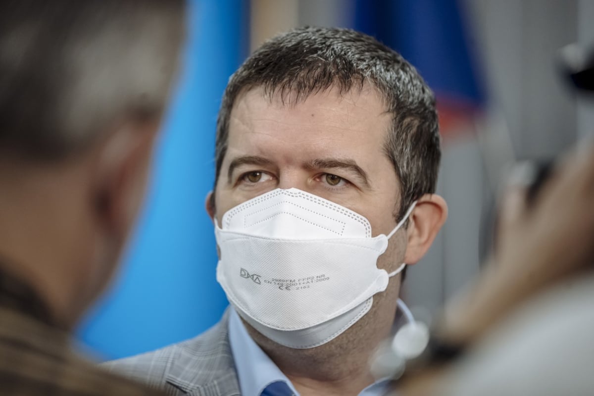 Vicepremiér a ministr vnitra Jan Hamáček (ČSSD) nadále odmítá, že by chtěl kauzu Vrbětice ututlat za vakcíny Sputnik V.
