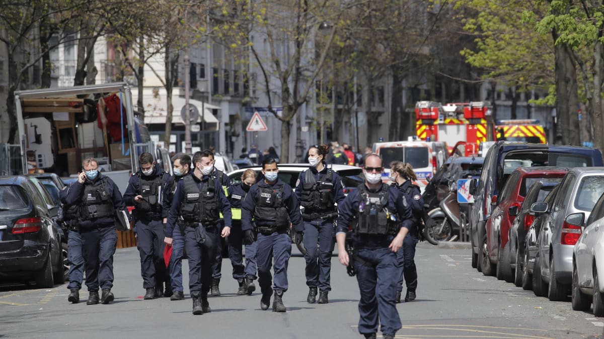 Po střelbě v Paříži zůstala jedna oběť.