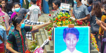 Zaplaťte, jinak nedostanete tělo. Myanmarská armáda kasíruje rodiny zabitých demonstrantů