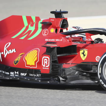 Společnost Philip Morris ve spolupráci s Ferrari protlačila na vozy zeleně ohraničená písmena M a W. Ty mají odkazovat na kampaň Mission Winnow.
