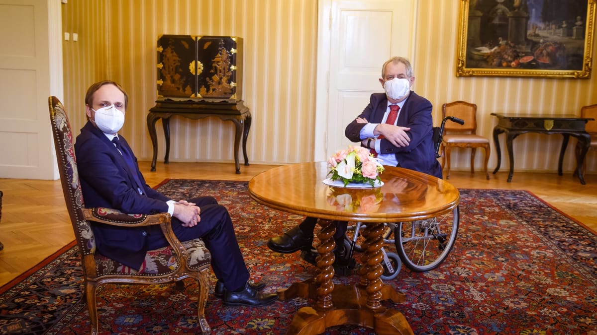 Prezident Miloš Zeman s kandidátem na ministra zahraničí Jakubem Kulhánkem.