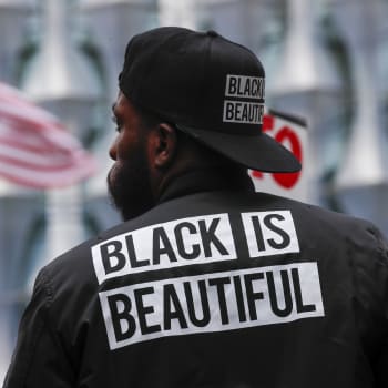 Příznivec hnutí Black Lives Matter na demonstraci v Londýně