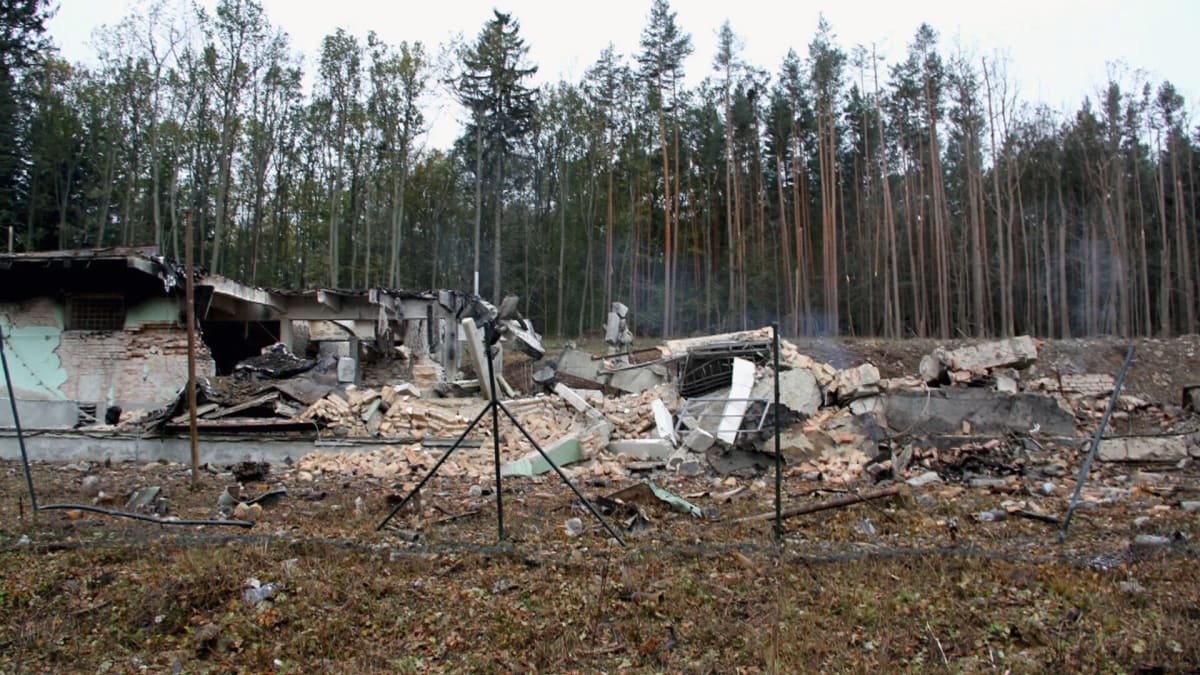 Takto vypadal muniční sklad ve Vrběticích po výbuchu 16. října 2014. Při explozi zemřeli dva lidé.