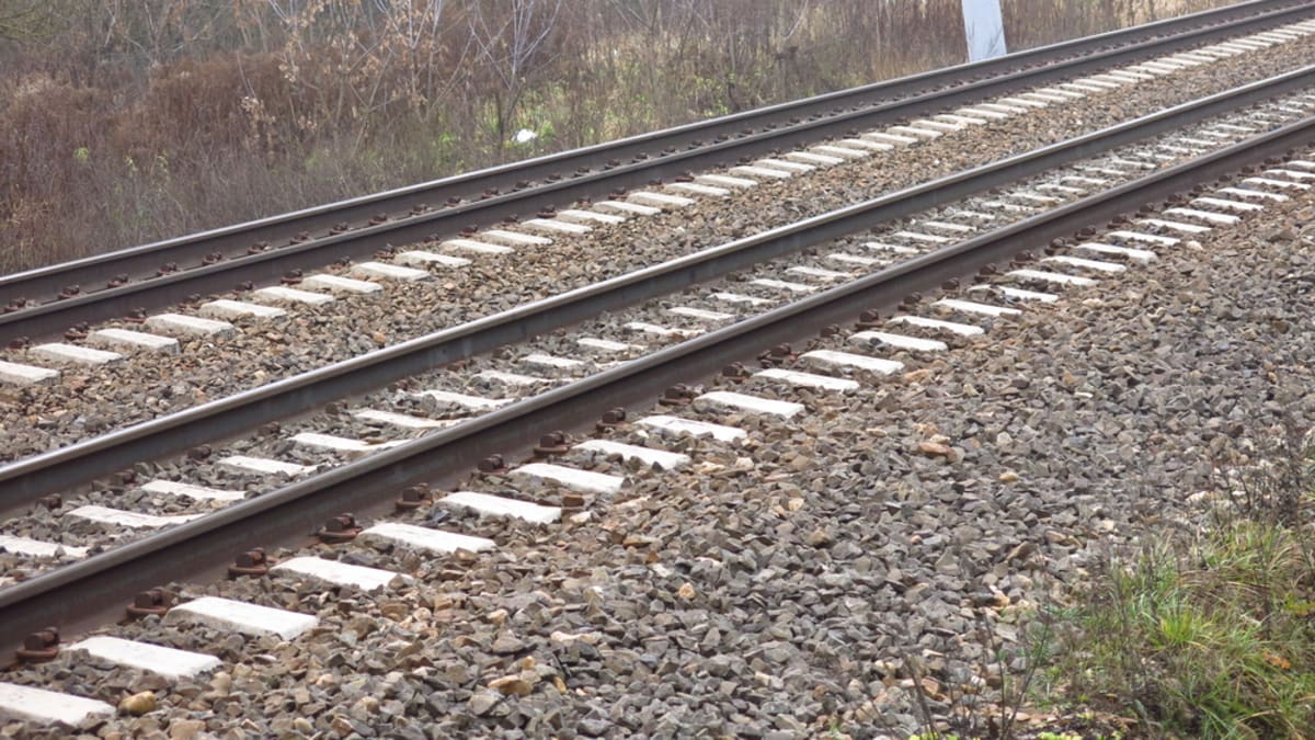 Nehoda se stala na trati v prostoru veřejně nepřístupném, informoval mluvčí Drážní inspekce. (ilustrační foto)