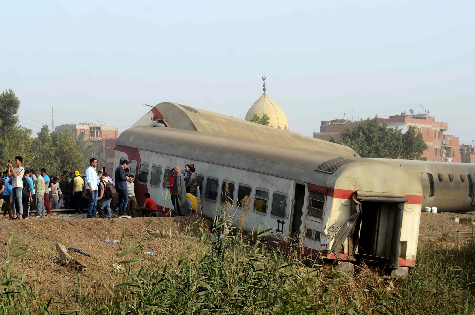 V Egyptě v neděli havaroval osobní vlak.