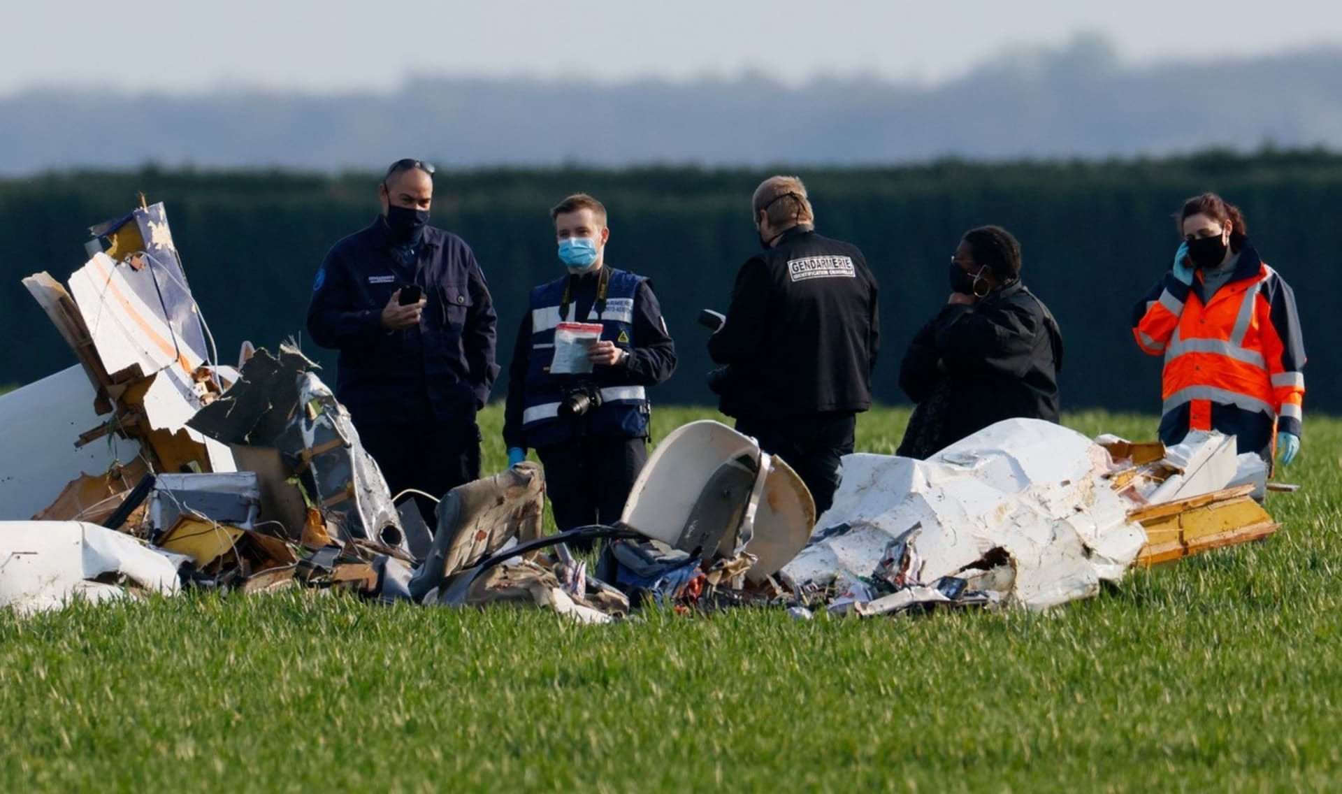 Čtyři lidé zemřeli při nehodě malého letadla typu Robin DR400 ve Francii.