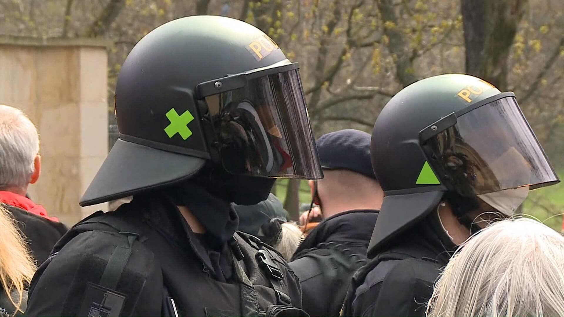 Na nedělní demonstraci před ruskou ambasádou dohlíželi policisté.