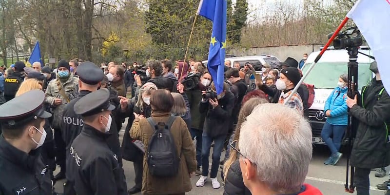 Demonstrace před ruskou ambasádou