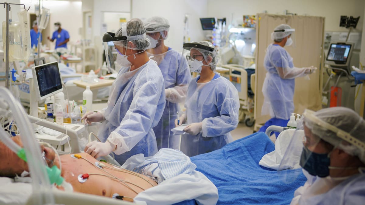 Brazilské trápení s covidem. Nemocnice kolabují a prezident točí ministry zdravotnictví