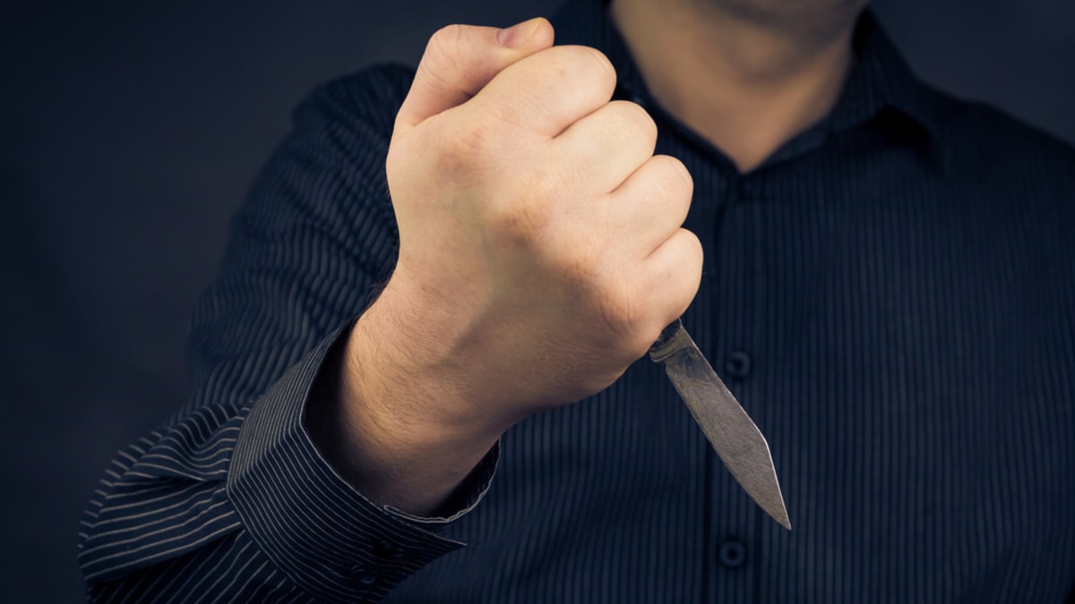 Čtrnáctiletý chlapec ve čtvrtek na základní škole v Sedlčanech na Příbramsku napadl nožem své dva spolužáky.