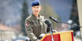 První žena v historii rakouské armády se stala velitelkou pluku a řídí stovky mužů