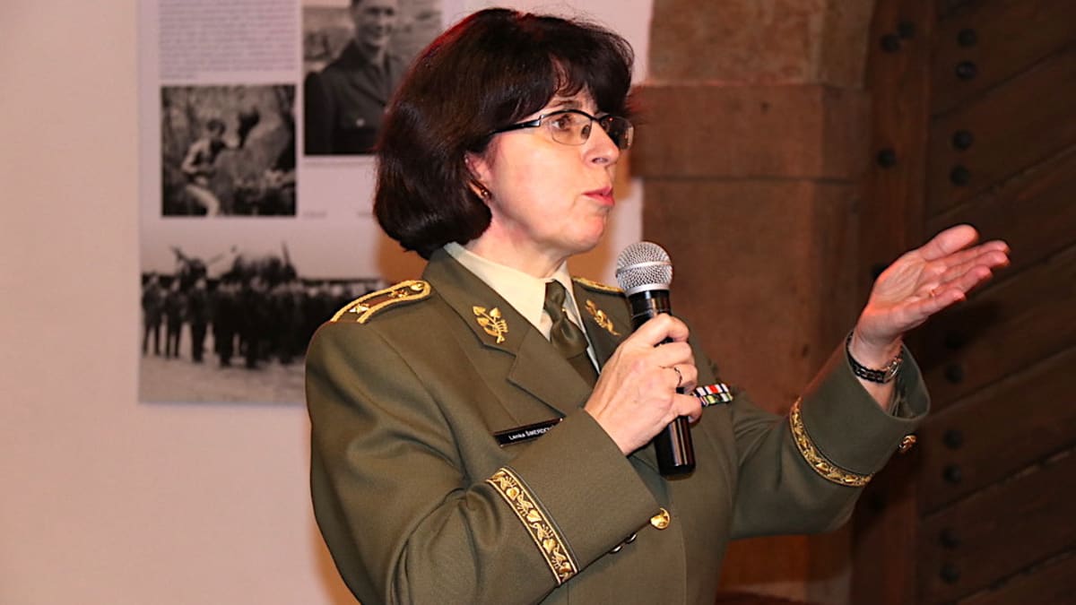 Brigádní generálka Lenka Šmerdová, nejvýše postavená žena v české armádě.