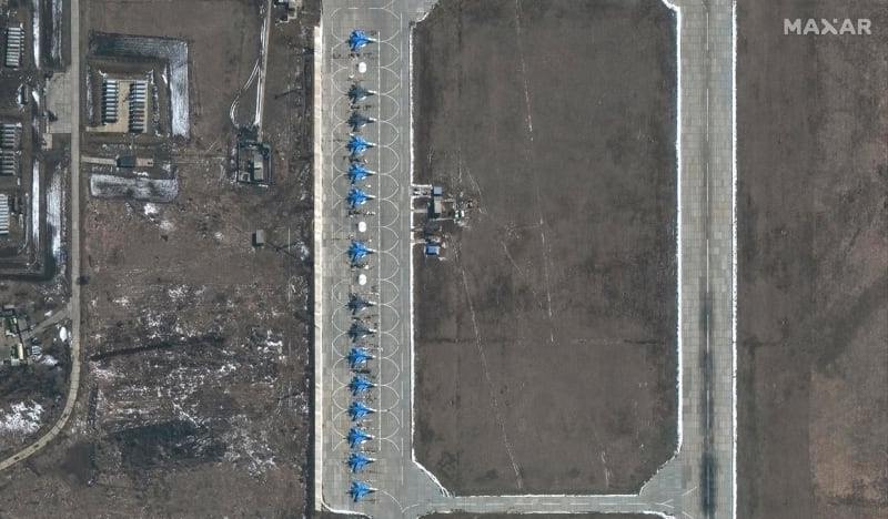 Bombardéry Suchoj Su-34 se nacházejí asi 160 kilometrů od hranice s Ukrajinou. 