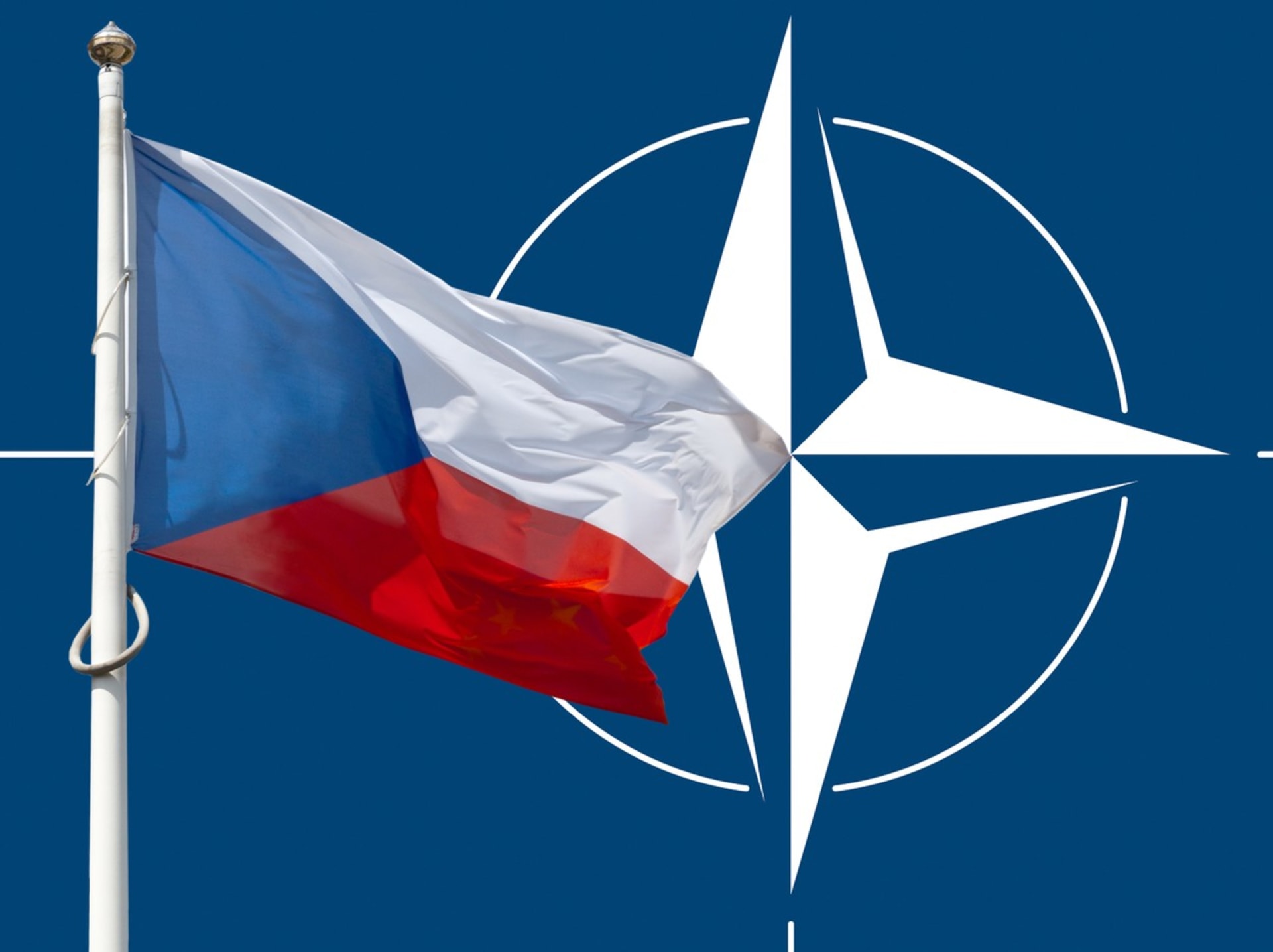 NATO vyjádřilo Česku solidaritu, odsoudilo nepřátelské aktivity Ruska.