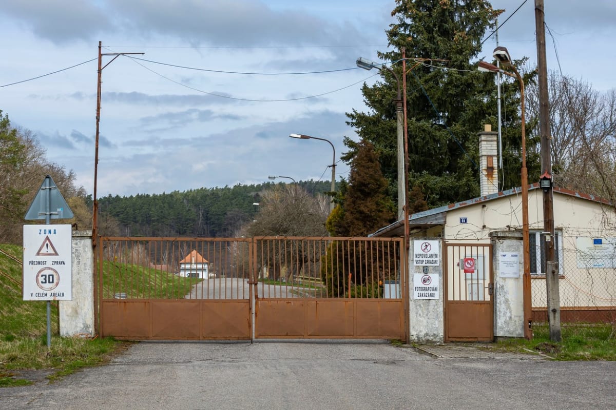 Část areálu ve Vrběticích na Zlínsku, ve kterém před sedmi lety explodoval muniční sklad, by se v budoucnu mohla otevřít veřejnosti. 