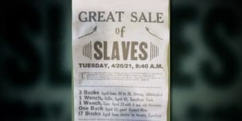 Velký prodej otroků, hlásal plakát. Studenti dražili spolužáky tmavé pleti