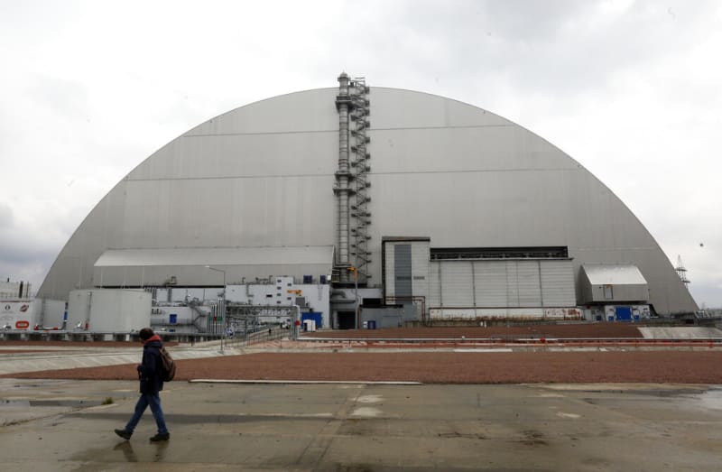 Sarkofág pokrývající vybuchlý reaktor v Černobylu