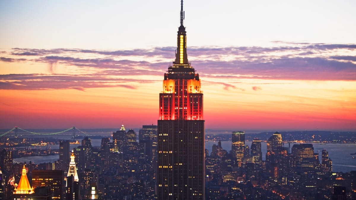 Empire State Building je jedna z dominantních budov newyorského Manhattanu. 