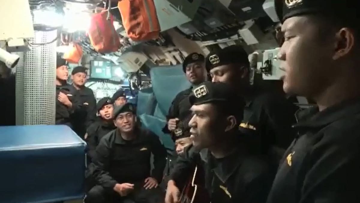 Posádka ponorky, která se ztratila v Indonésii.