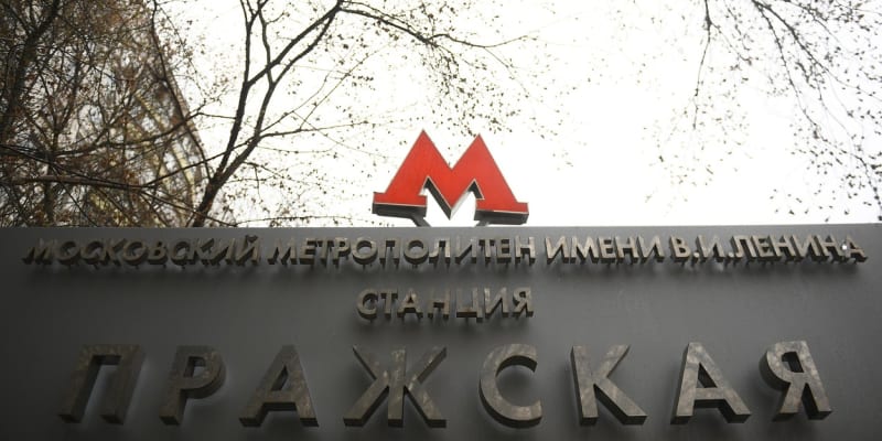Stanice metra Pražská v Moskvě by mohla změnit jméno.