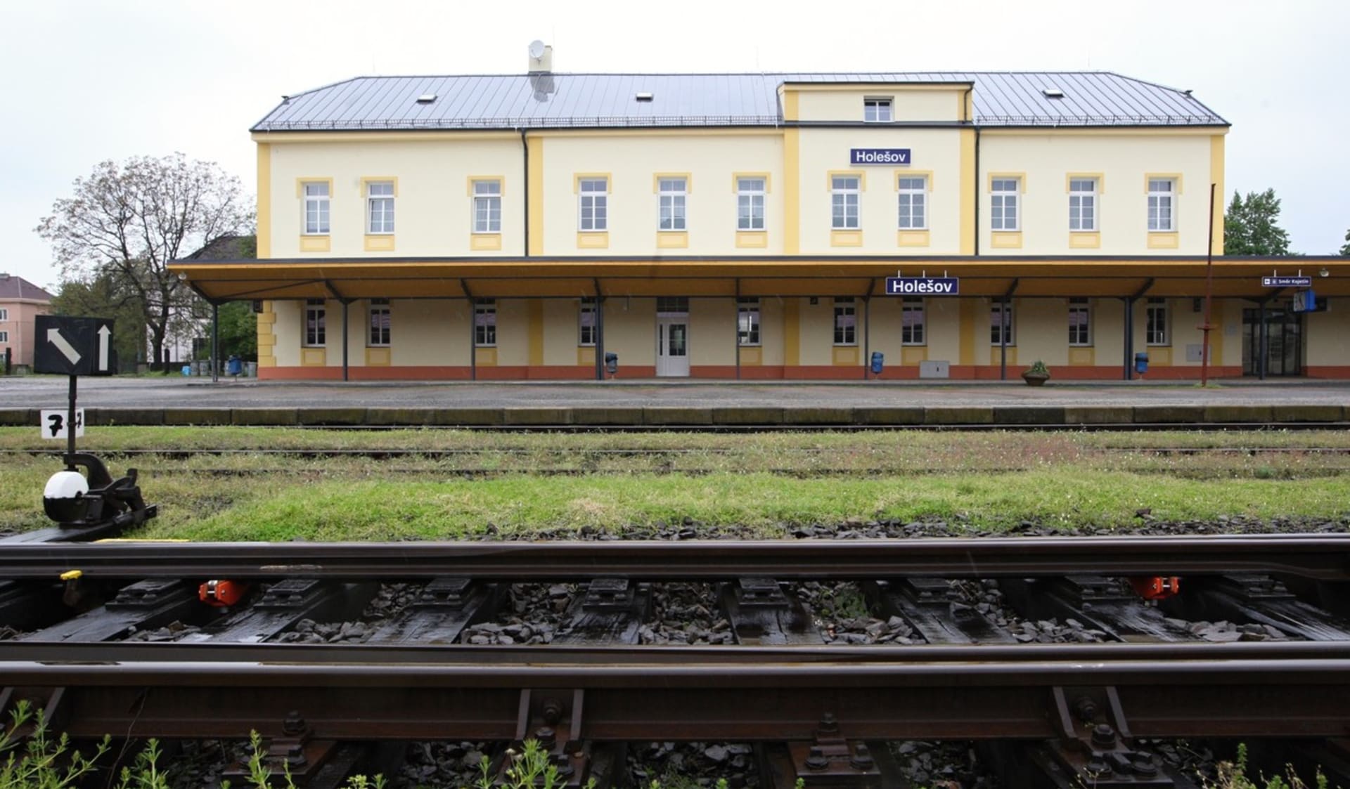 Správa železnic chce v Holešově na Kroměřížsku zbourat část budovy tamního vlakového nádraží.